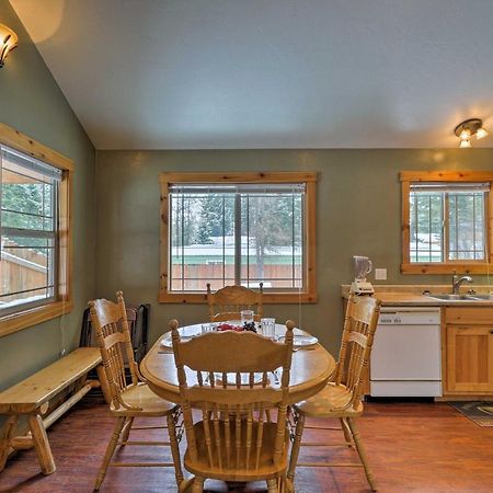 Hungry Horse Cabin Deck, Fire Pit, Near Glacier! Exterior photo