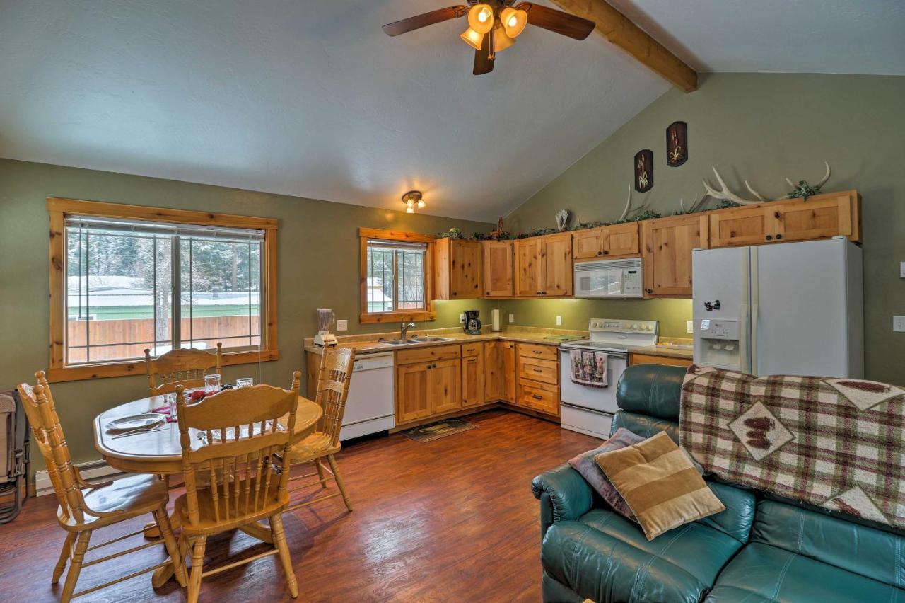 Hungry Horse Cabin Deck, Fire Pit, Near Glacier! Exterior photo